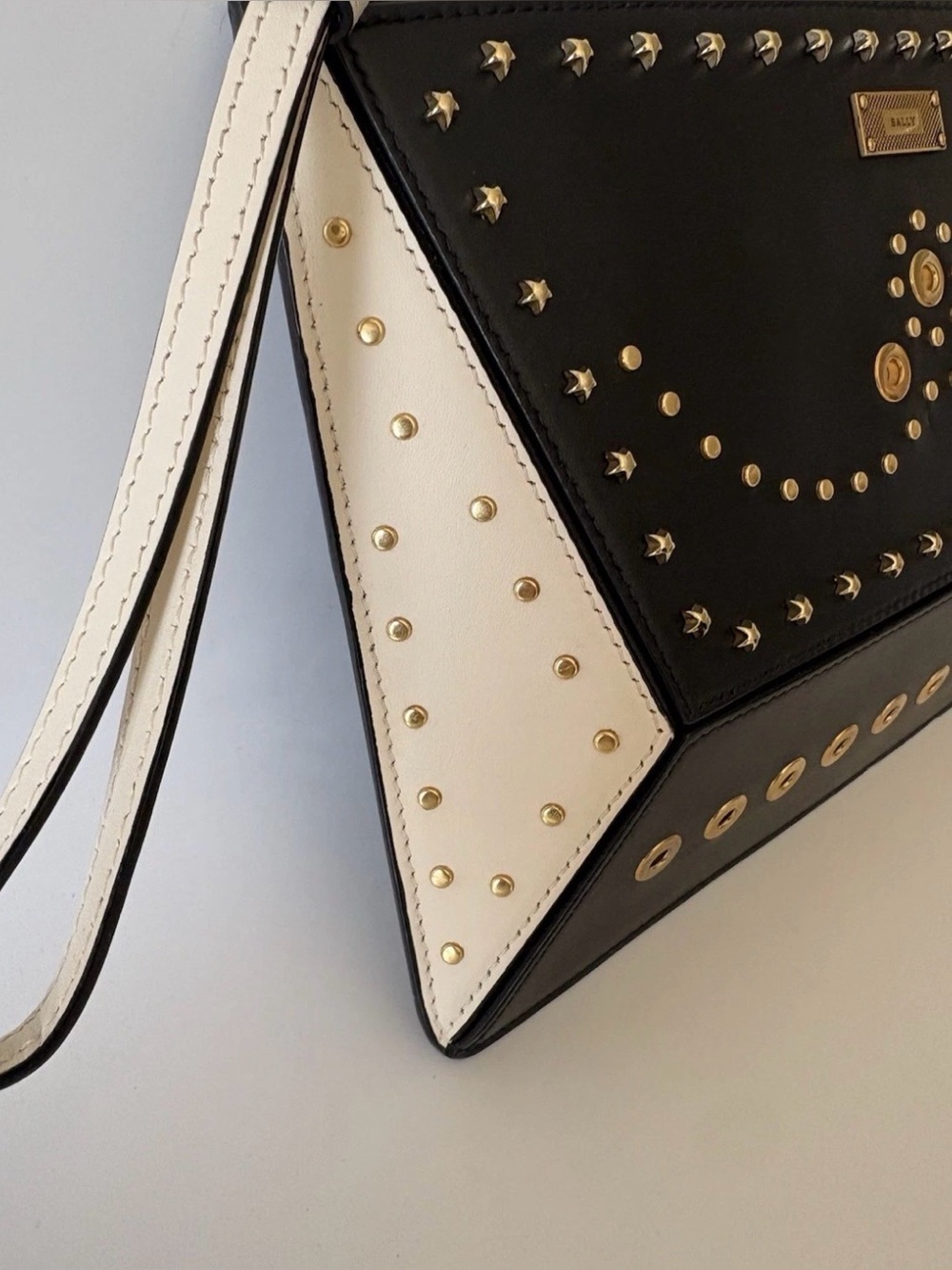 🖤🤍 Rare Bally Studded Leather Wristlet Clutch • Made in Italy • Mint Condition - Picture 11 of 12